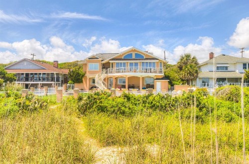 Oceanfront Duplex downtown Myrtle Beach putting green pool great location and near Sky Wheel - image 12