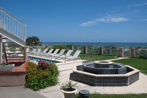 Oceanfront Duplex downtown Myrtle Beach putting green pool great location and near Sky Wheel - image 15
