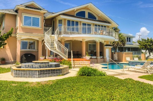 Oceanfront Duplex downtown Myrtle Beach putting green pool great location and near Sky Wheel - image 6