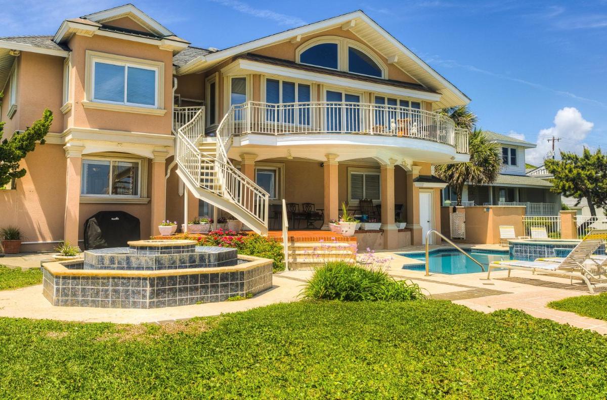 Oceanfront Duplex downtown Myrtle Beach putting green pool great location and near Sky Wheel - image 6