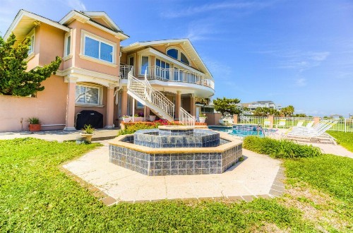 Oceanfront Duplex downtown Myrtle Beach putting green pool great location and near Sky Wheel - image 7