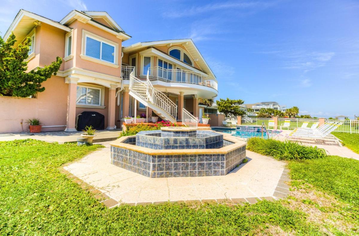 Oceanfront Duplex downtown Myrtle Beach putting green pool great location and near Sky Wheel - image 7