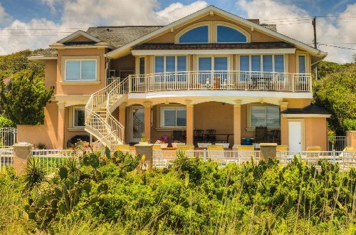 Oceanfront Duplex downtown Myrtle Beach putting green pool great location and near Sky Wheel - image 8