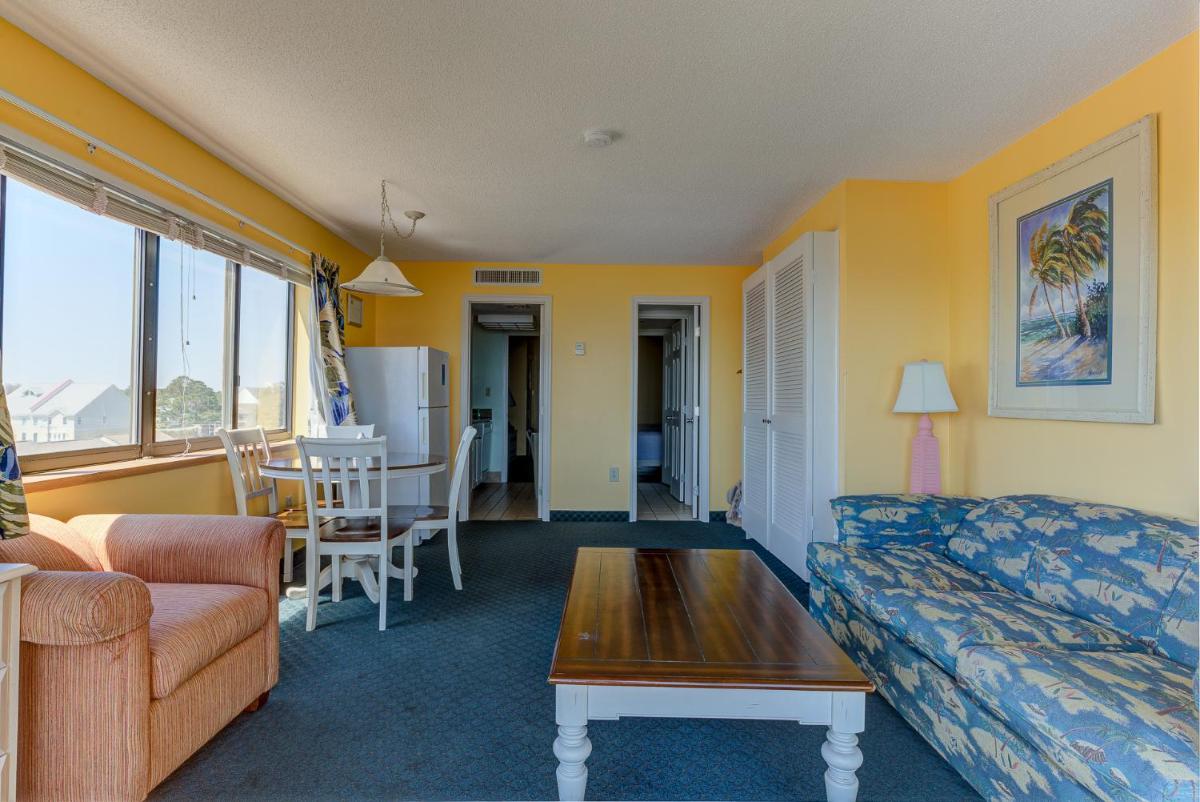 On oceanside and clear Ocean Views great pricing and comfortable and clean - image 6