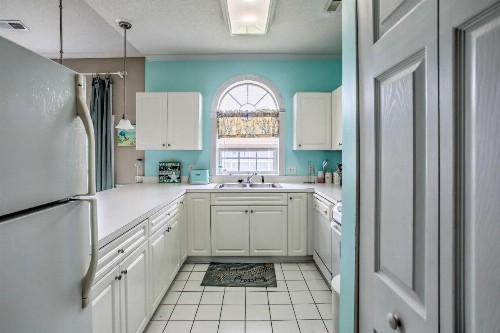 Lovely Myrtle Beach Condo 4 Mi to Boardwalk! - image 8
