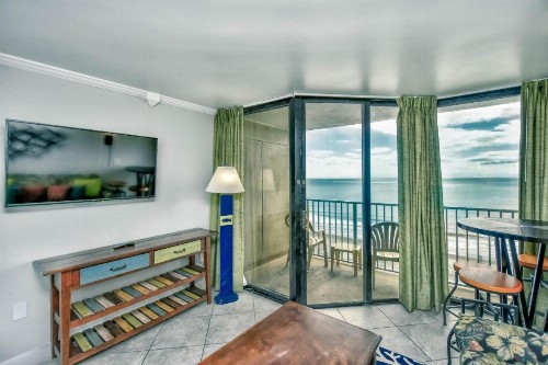 Oceanfront 1 bedroom Sand Dunes 2627 Sleeps 6 - image 1