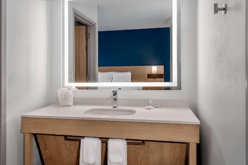 Hyatt Place Mystic - image 15