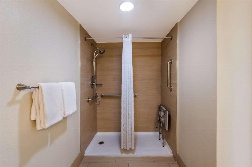 Comfort Inn South Oceanfront - image 10