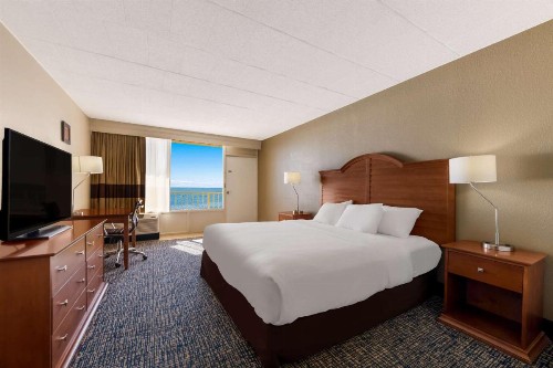 Comfort Inn South Oceanfront - image 12
