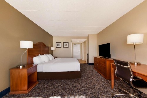 Comfort Inn South Oceanfront - image 13