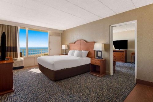 Comfort Inn South Oceanfront - image 16