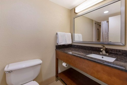 Comfort Inn South Oceanfront - image 17