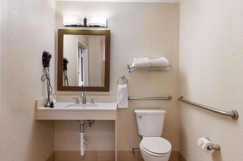 Comfort Inn South Oceanfront - image 18