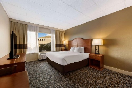 Comfort Inn South Oceanfront - image 19