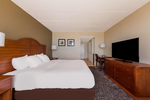 Comfort Inn South Oceanfront - image 22