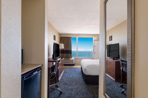Comfort Inn South Oceanfront - image 23