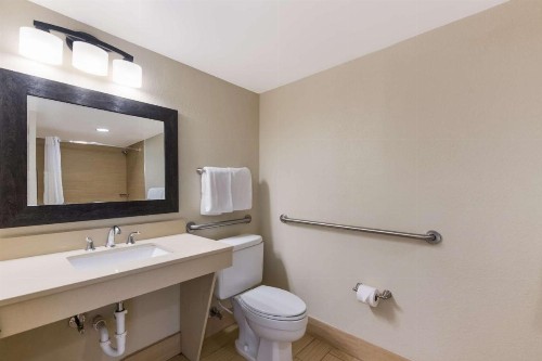 Comfort Inn South Oceanfront - image 25