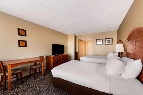 Comfort Inn South Oceanfront - image 27