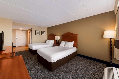 Comfort Inn South Oceanfront - image 28