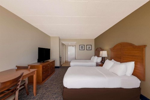 Comfort Inn South Oceanfront - image 37