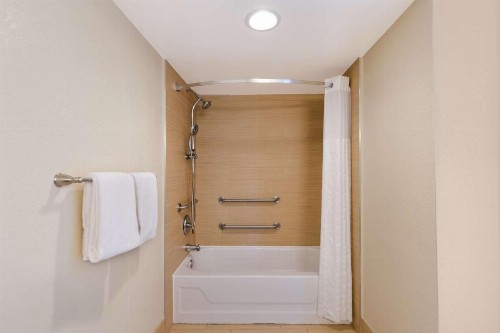 Comfort Inn South Oceanfront - image 38