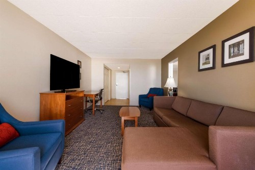 Comfort Inn South Oceanfront - image 41