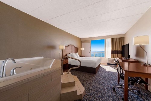 Comfort Inn South Oceanfront - image 44