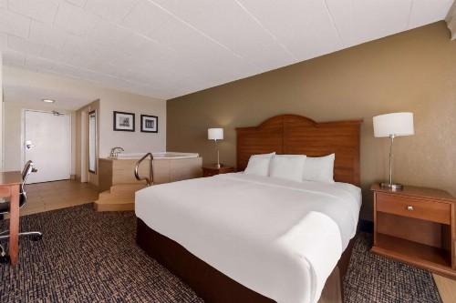 Comfort Inn South Oceanfront - image 45