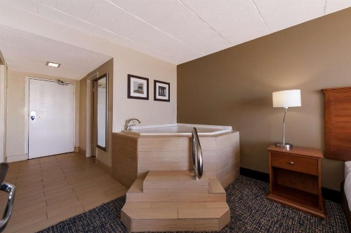 Comfort Inn South Oceanfront - image 47