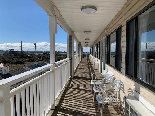 Sea Horse Inn and Cottages - image 2