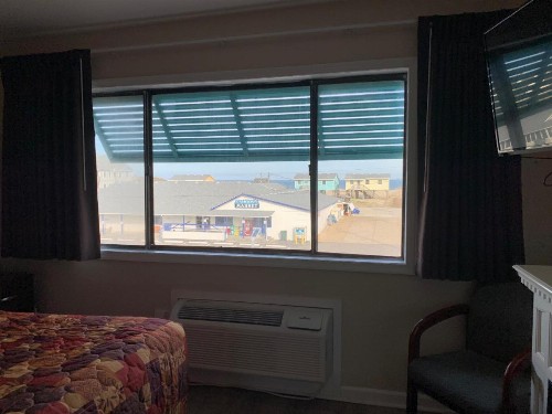 Sea Horse Inn and Cottages - image 22