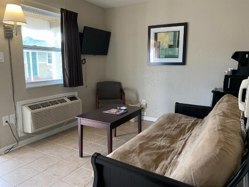 Sea Horse Inn and Cottages - image 25