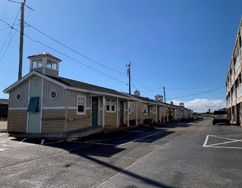 Sea Horse Inn and Cottages - image 36