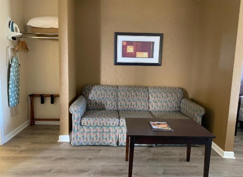 Sea Horse Inn and Cottages - image 41