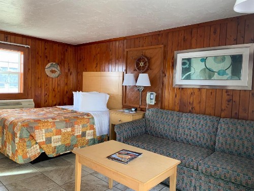 Sea Horse Inn and Cottages - image 49