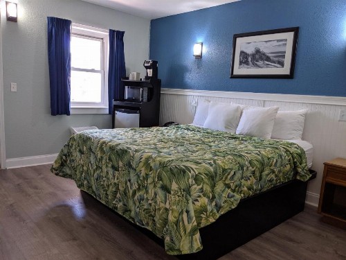 Colonial Inn - image 17