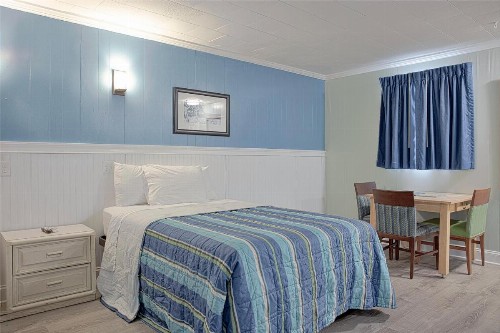 Colonial Inn - image 20