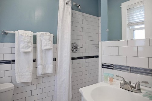 Colonial Inn - image 39