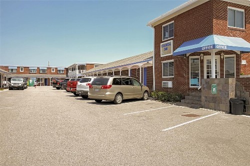 Colonial Inn - image 44