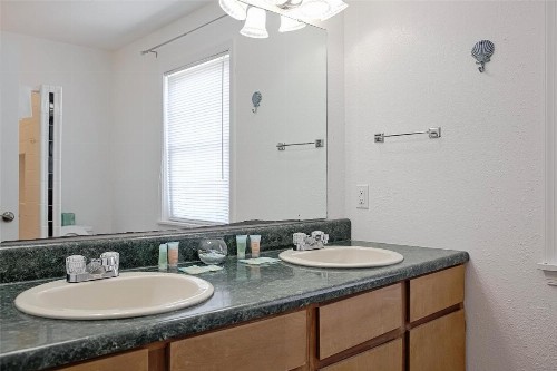 Colonial Inn - image 45