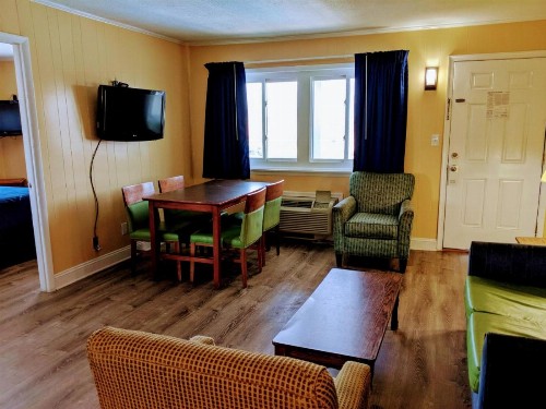 Colonial Inn - image 47
