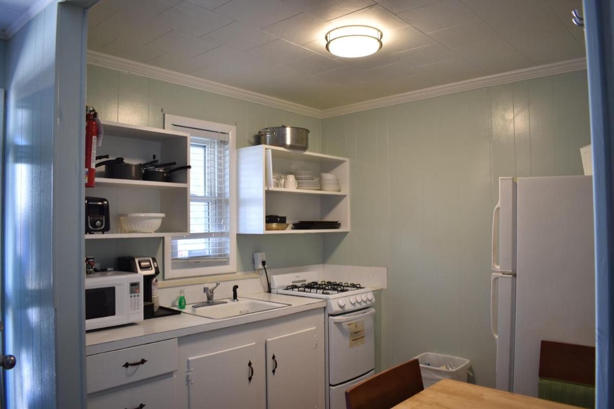 Colonial Inn - image 6
