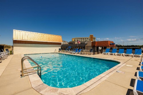 Dolphin Oceanfront Motel - Nags Head - image 39