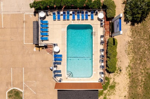 Dolphin Oceanfront Motel - Nags Head - image 45