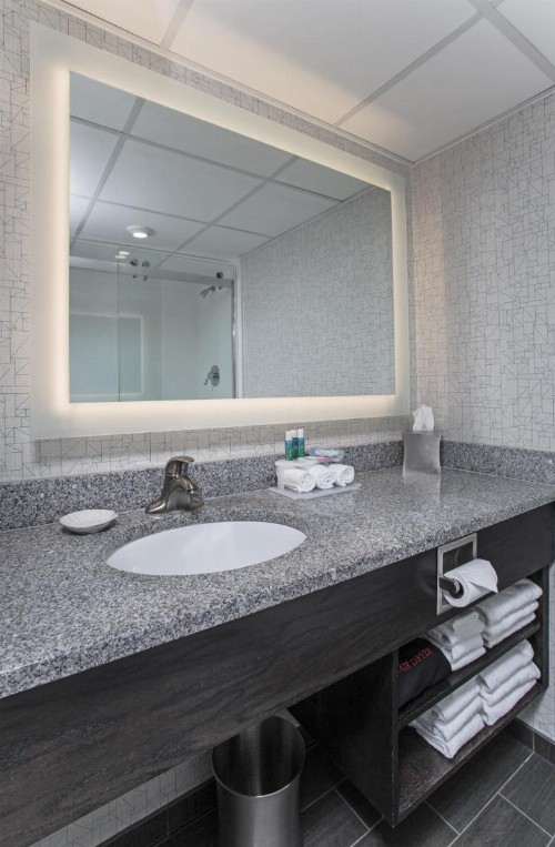 Holiday Inn Express Nags Head Oceanfront an IHG Hotel