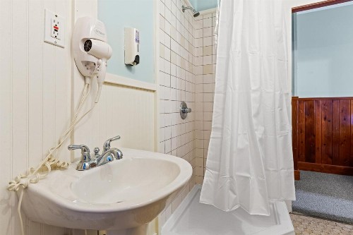 Nags Head Beach Inn - image 25