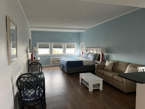 Surf Side Hotel - image 10