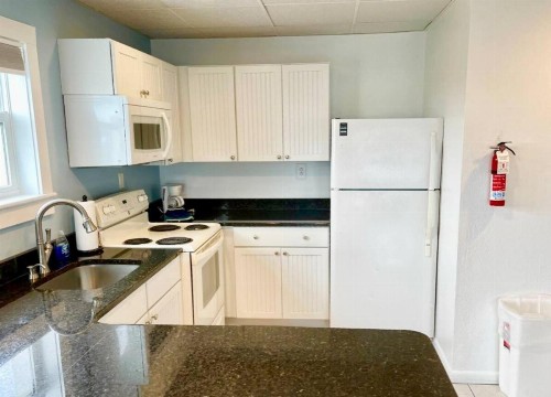 Surf Side Hotel - image 16