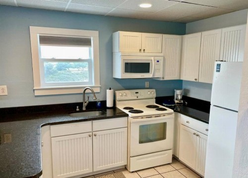 Surf Side Hotel - image 18