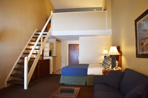 Surf Side Hotel - image 23